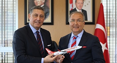 Corendon Turizm Grubu Kurucu Ortağı Yıldıray Karaer, Türkiye Tenis Federasyonu Başkanı Cengiz Durmuş’u ziyaret etti