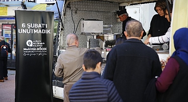 Depremde hayatını kaybedenler için lokma dağıtıldı
