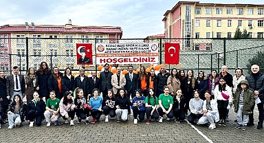 Eczacıbaşı Spor Kulübü'nden Kahramanmaraş Aziz Sancar Anadolu Lisesi'ne Voleybol Sahası
