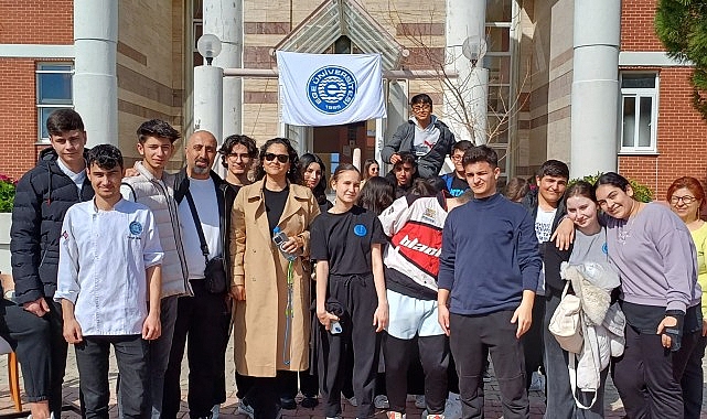 Ege Üniversitesi ‘İstihdam ve Kariyer Günleri’nde öğrenciler turizmcilerle buluştu