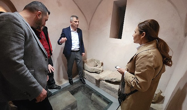 Gölcük Belediyesi tarafından yeniden ihya edilerek ilçeye ve turizme kazandırılması hedeflenen Yukarı Ulaşlı’daki tarihi Osmanlı hamamı, Ulaşlı Gençlik Derneği tarafından kiralandı
