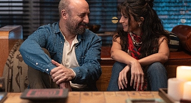 Halit Ergenç ve Tûba Büyüküstün’ü buluşturan “Yarın Yokmuş Gibi” dizisinin fragmanı yayınlandı