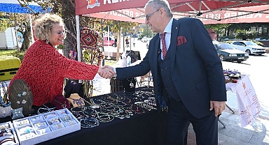 Kemer’de üreten ev hanımları kermesi yapıldı