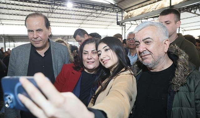 Aydın Büyükşehir Belediye Başkanı Özlem Çerçioğlu, Karpuzlu Belediye başkan adayı Tuğrul Ozan ile birlikte Karpuzlu Pazarı’nı ziyaret ederek vatandaşlarla buluştu