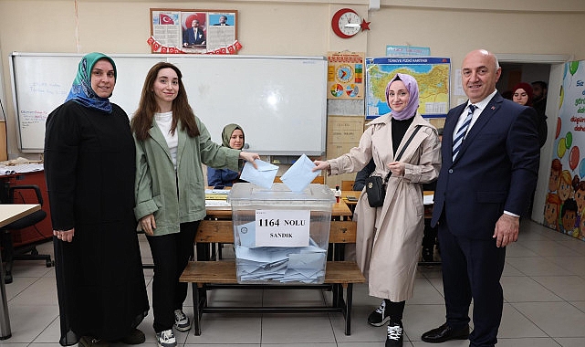 Bıyık, oyunu ailesiyle birlikte kullandı;