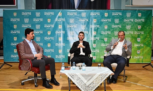İznik Belediyesi tarafından düzenlenen ‘Genç Tecrübeler Buluşuyor’ etkinliğinin konuğu yıldız futbolcu İsmail Yüksek oldu
