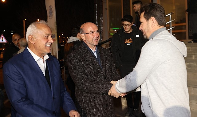 Selçuklu Belediyesi’nin her yıl ramazan ayında ilçe sakinlerinin coşkusuna ortak olduğu “Teravih Buluşmaları” ilk teravih namazıyla birlikte başladı.