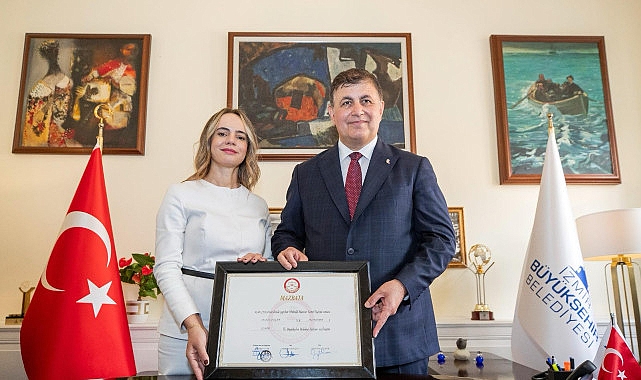 Başkan Cemil Tugay görevi devraldı “Şehrimize, Atatürk'e borcumuzu ödeyeceğiz”