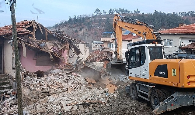 Osmangazi’de metruk bina yıkımları hız kazandı