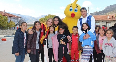 19 Mayıs Atatürk'ü Anma, Gençlik ve Spor Bayramı, Gençlik ve Spor Bakanlığı'nın öncülüğünde yurt genelinde gençlik ve spor festivalleriyle 81 ilde kutlanacak