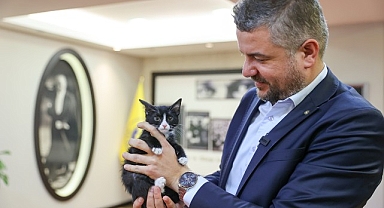 Başkan Görkem Duman makamını Üzüm’le paylaşıyor