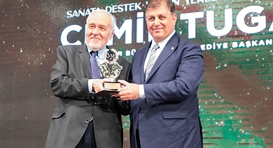 Başkan Tugay'a “Sanata Destek” Ödülü
