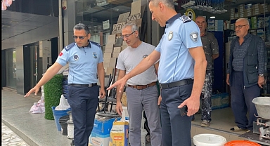 Bayraklı'da kaldırım işgallerine denetim