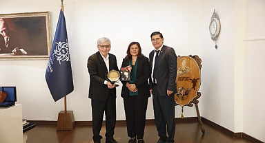 Belediye-İş Sendikası Genel Başkanı Nihat Yurdakul Aydın Büyükşehir Belediye Başkanı Özlem Çerçioğlu'na nezaket ziyaretinde bulundu