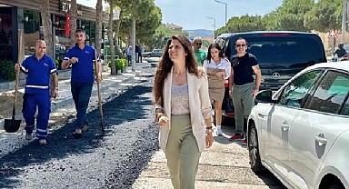 Çeşme Belediyesi Fen İşleri Müdürlüğü, ilçenin dört bir yanında yol bakım, onarım ve yenileme çalışmalarına hız kesmeden devam ediyor