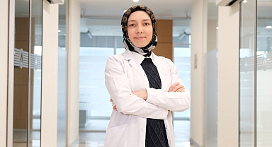 Diş temizliğindeki eksikler diş eti büyümesine neden oluyor! Ağızdan nefes alanların ön dişlerindeki et büyüyor!