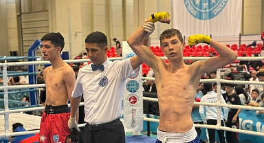 Efes Selçuk Belediyesi'nin desteğiyle 1. Uluslararası Akdeniz Kickboks Şampiyonası'na katılan Efes Selçuklu sporcular, büyük bir başarıyla ilçeye döndüler