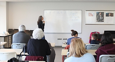 Efes Selçuk, Prof. Dr. İsmail Aka Kütüphanesi ve Sosyal Etkinlik Merkezi’nde dünya dilleri ile buluşuyor