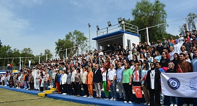 “Ege’ye Vefa Yılı Şenlik Yürüyüşü” renkli görüntülere sahne oldu