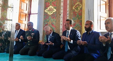 Ekrem İmamoğlu, İstanbul'un Fethi'nin 571. Yıldönümünde, Fatih Sultan Mehmet’i Fatih’teki türbesinde andı