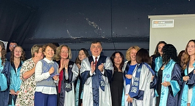 EÜ Çeşme Turizm Fakültesinde mezuniyet coşkusu