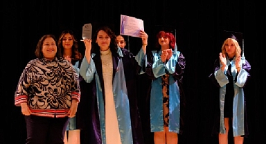  EÜ Moda ve Tasarım Yüksekokulu mezunlarının defilesi göz kamaştırdı