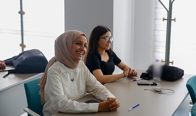 Girişimcilik Merkezi'nde gençlere CV hazırlama eğitimi