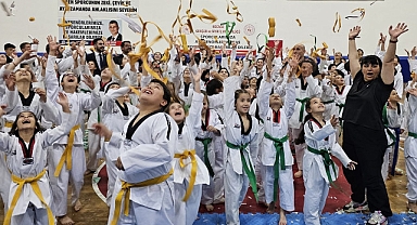 Gölcük Belediyespor bünyesindeki Taekwondo branşında 420 sporcu, kuşak atlama sevinci yaşadı
