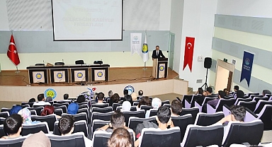 HarranUp Girişimcilik Konferansı: İŞ'te Liderlik ve Geleceğin Kariyer Fırsatları - Motivasyon Semineri Düzenlendi