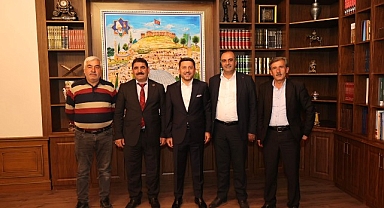 Horasan Belediye Başkanı Hayrettin Özdemir, Nevşehir Belediye Başkanı Rasim Arı’ya hayırlı olsun ziyaretinde bulundu