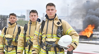 İzmir'in genç itfaiyecileri sıkı eğitimlerle göreve hazırlanıyor