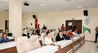 İznik'in benzersiz zanaat ve el sanatları ürünlerini, modern teknolojilerle daha geniş kitlelere ulaştırmayı amaçlayan program İznik Belediyesi’nde başladı