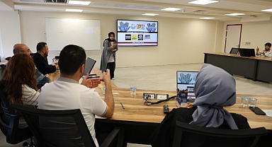 KOSKİ Çalışanları Aldıkları Eğitimle İşitme Engelli Abonelere İşaret Diliyle Destek Oluyor