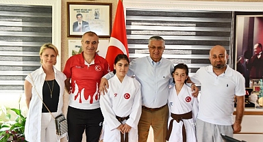 Milli karatecilerden Başkan Topaloğlu'na ziyaret 