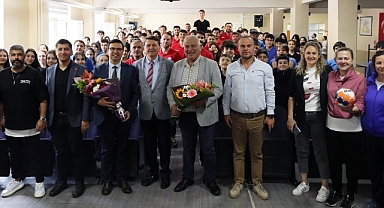 Nilüfer Belediyespor Hentbol Takımı öğrencilerle buluştu