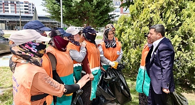 Okul servisi şoförleri ile birlikte piknik yapan Nevşehir Belediye Başkanı Rasim Arı, daha sonra başkanlık makamında vatandaşları konuk etti