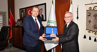 Papa Francis'in gelecek yıl Birinci İznik Konsili'nin yıldönümü dolayısıyla İznik’i ziyareti planlama çalışmalarının ilk ziyareti İznik Belediyesi’nde gerçekleşti