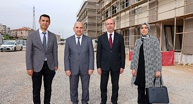 Selçuklu Belediye Başkanı Ahmet Pekyatırmacı ve Konya İl Sağlık Müdürü Mehmet Koç, Konya’ya sağlık alanında değer katacak Toplum Ruh Sağlığı Merkezi ve Sağlıklı Hayat Merkezi’nde incelemelerde bulundu