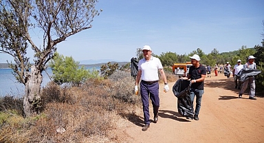 5 Haziran Dünya Çevre Günü kapsamında bir mesaj yayımlayan Ayvalık Belediye Başkanı Mesut Ergin, “Bugün, doğanın güzelliklerini ve çevremizi korumanın önemini bir kez daha hatırlıyoruz