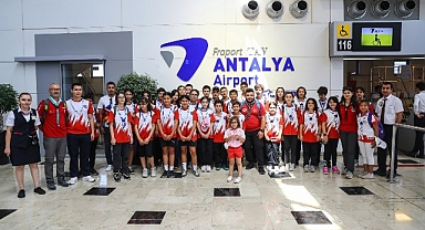 Antalya Büyükşehir izcileri havalimanını gezdi