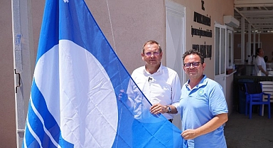  Ayvalık Belediyesi işletmelerinin bu yıl da kazandığı Mavi Bayraklar düzenlenen törenlerle göndere çekildi