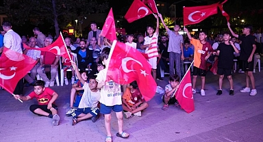 Başkan Aydın, milli heyecanı vatandaşlarla birlikte yaşadı