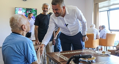 Başkan Duman bayramın ilk ziyaretini huzurevine gerçekleştirdi