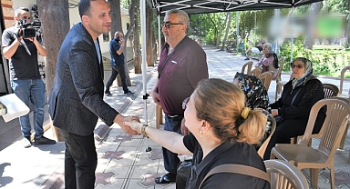 Bornova Belediye Başkanı Ömer Eşki, vergi ödemelerinin son gününde Mali İşler Müdürlüğü çalışanları ve vatandaşlarla bir araya geldi