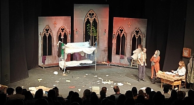 Bornova Belediyesi personeli sahneye çıktı