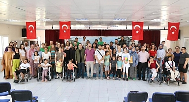 Burhaniye Belediyesi Kent Tiyatrosu (BBKT), Burhaniye Ticaret Odası Özel Eğitim Uygulama Okulu'nda özel bir tiyatro gösterisi sergiledi