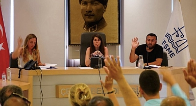 Çeşme Belediyesi Haziran Ayı Meclis Toplantısı, Çeşme Belediye Başkanı Lal Denizli’nin başkanlığında, Belediye Meclis Salonu’nda gerçekleştirildi