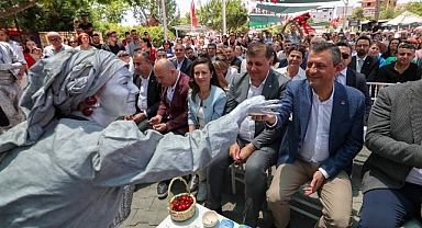 CHP Genel Başkanı Özgür Özel, Bornova Kiraz Festivali’nde konuştu: “İzmir ikinci memleketim”