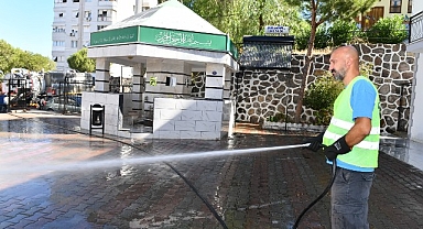 Çiğli Belediyesi Bayram Öncesi İbadethane Temizliğini Artırdı