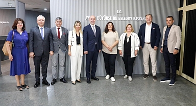 Ege Sanayicileri ve İşinsanları Derneği'nden Özlem Çerçioğlu'na nezaket ziyaretinde bulundu